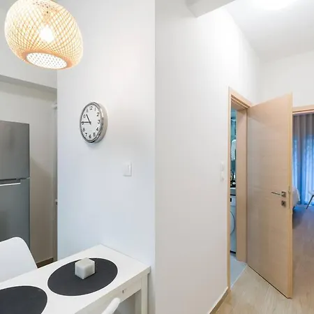 Luxmini 2bd Apt Near The Sea